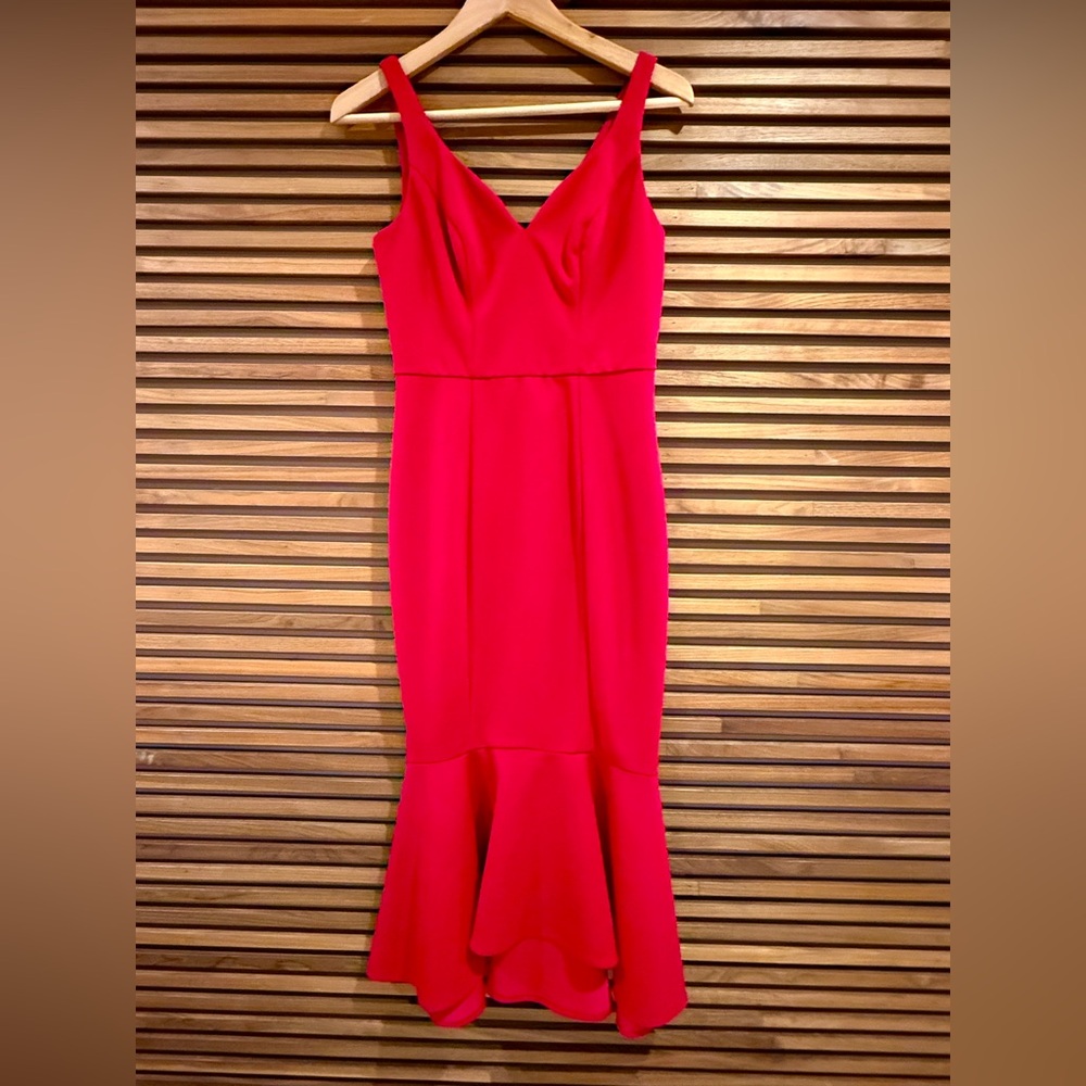 Elegant Scarlet Midi Dress